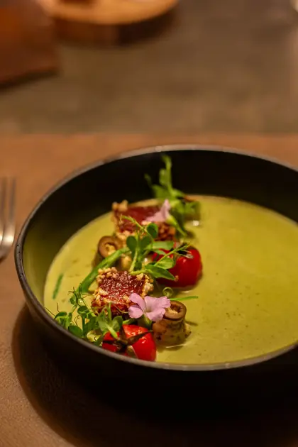 /clients/Helmi/Helmi_chefs_table_2.jpg